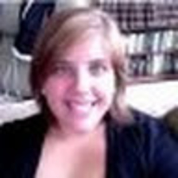 Meet your Posher, Laura - Picture 1 of 1